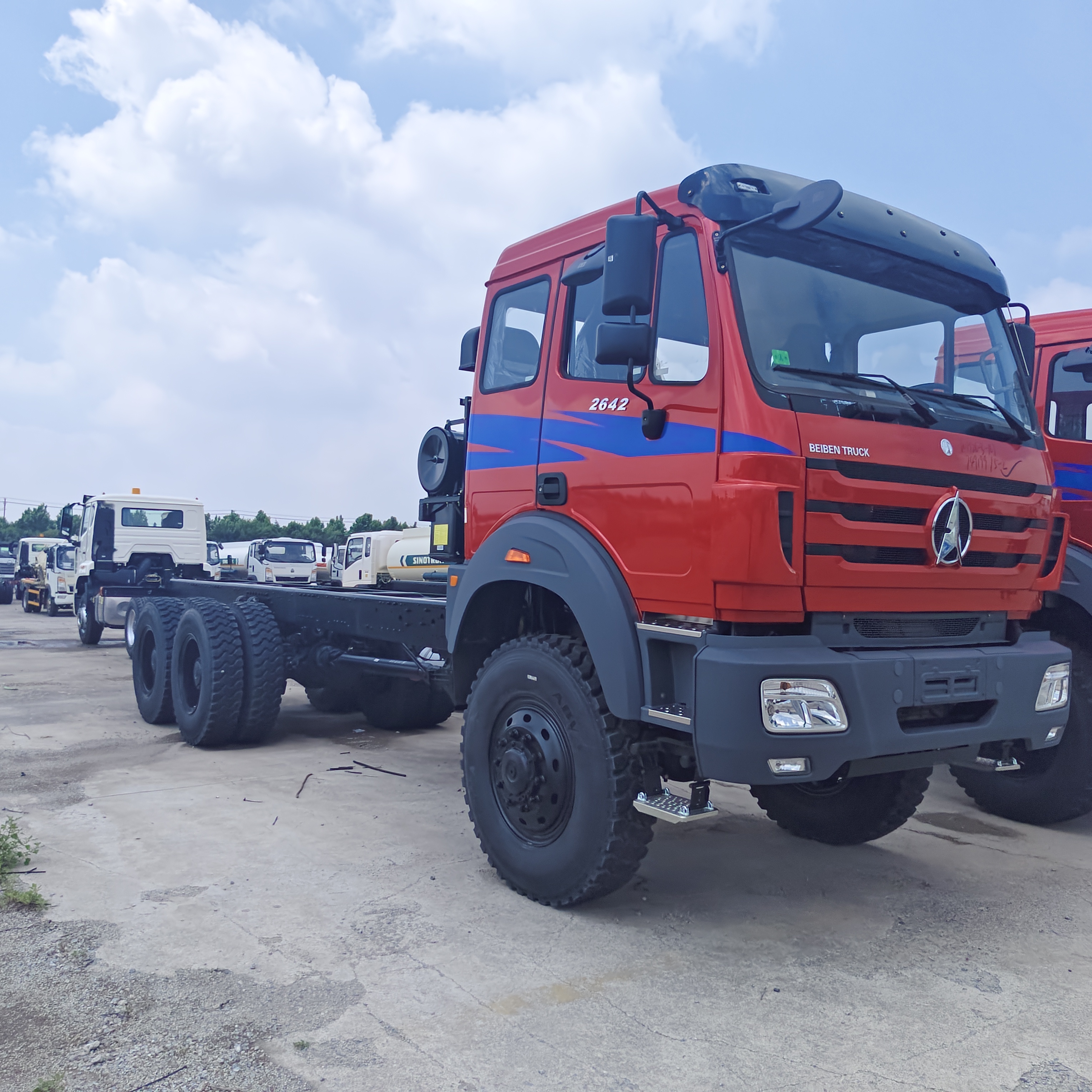 BEIBEN 2638 6 × 4 شاحنة هدم تعدين مع محرك WEICHAI بقوة 380 حصان و 25-35 طن من الحمولة المفيدة للنقل الثقيل