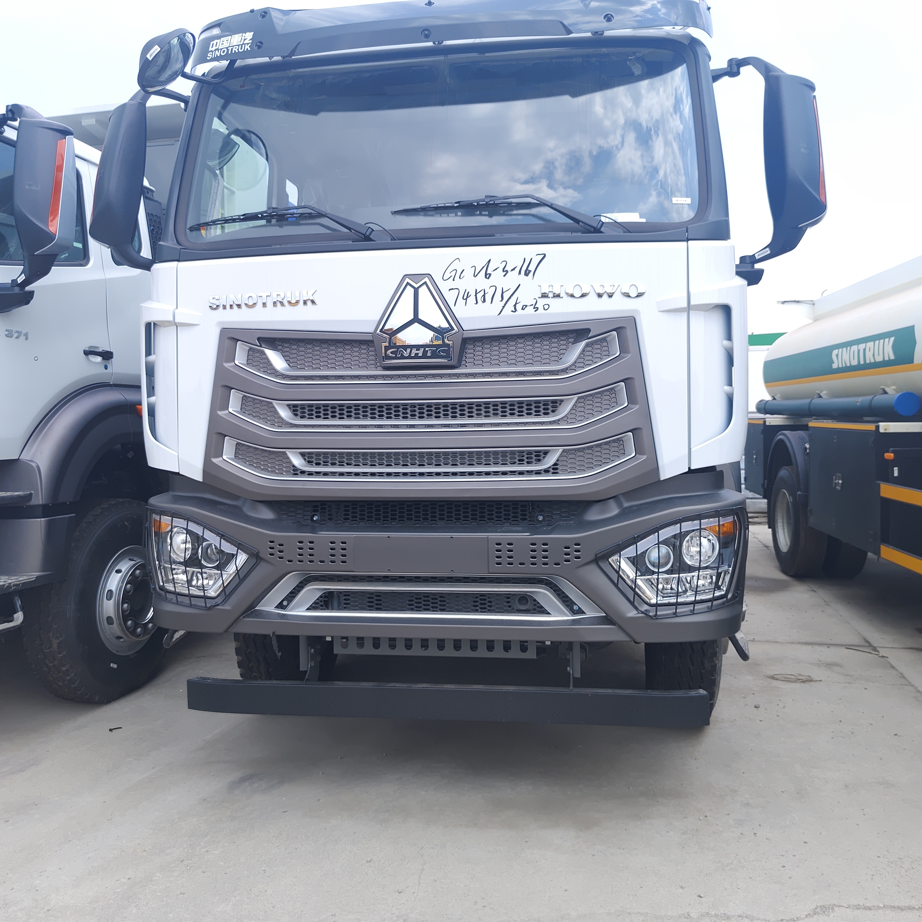 HOWO NX 6 × 4 30CBM شاحنة هدر ثقيلة مع محرك 400HP للتعدين والبناء