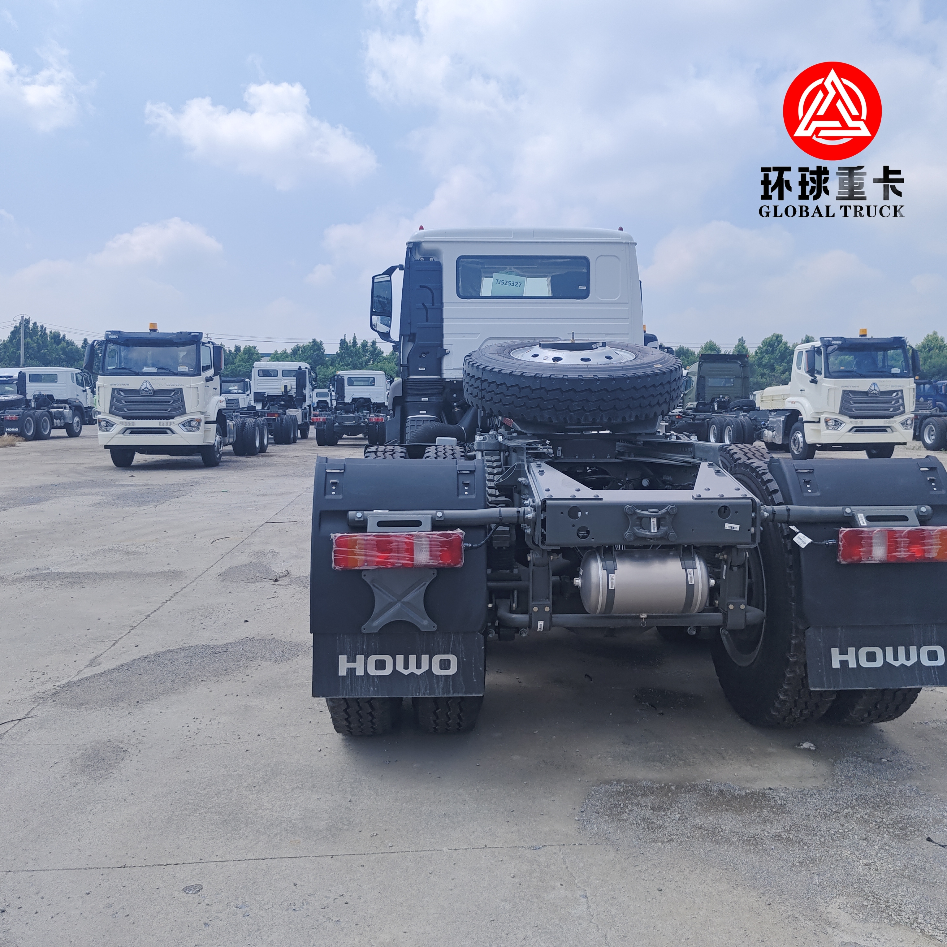 العلامة التجارية الجديدة HOWO NX 6x4 شاحنة رأس الجرار مع محرك ديزل 371HP لنقل البضائع الثقيلة
